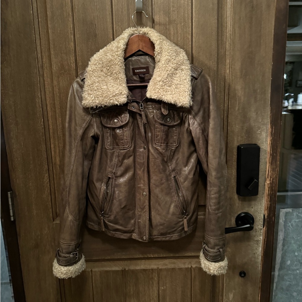 Danier Leather Ladies Leather Jacket -Beautiful Olive Green